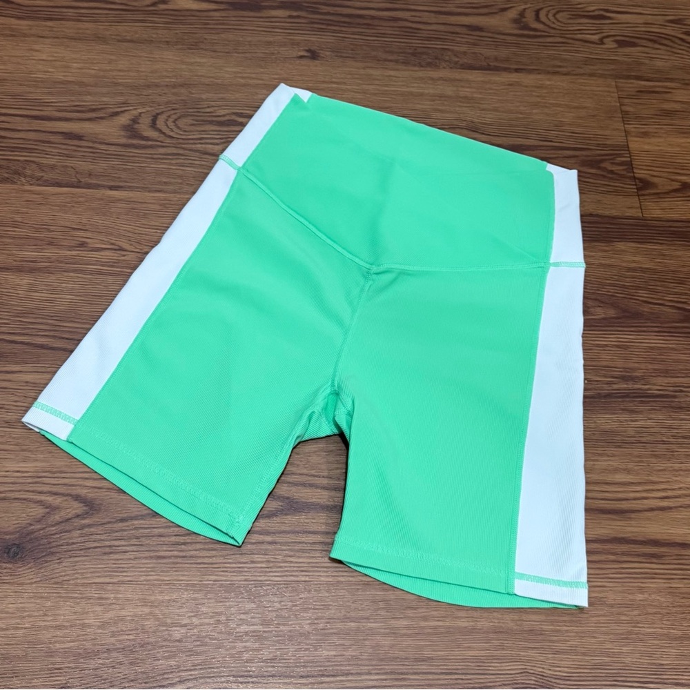 Wilo the label L Green and White Athletic Bike Shorts - Picture 2 of 8